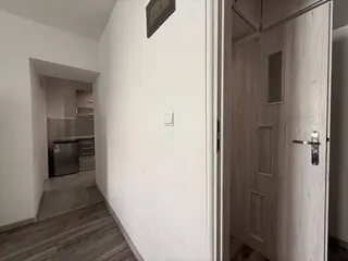 Zabobrze. 2 pokojowe mieszkanie na 1 piętrze.