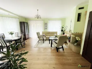 Bardzo zadbany dom wolnostojący / os. Łomnickie