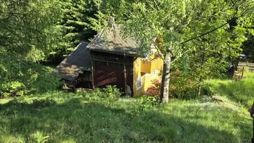 Janowice Wlk. Mały domek drewniany do remontu na działce budowlanej 3055m2