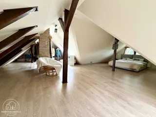 Piętro poniemieckiej willi na Wzgórzu Wandy - 150m2 - dwupoziomowy układ - ogród