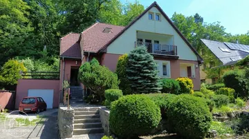Piętro poniemieckiej willi na Wzgórzu Wandy - 150m2 - dwupoziomowy układ - ogród