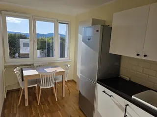 Wynajmę ładne słoneczne dwupokojowe mieszkanie 47m2 w centrum Zabobrza