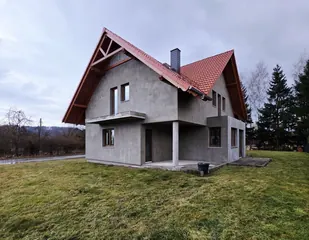 Dom w stanie surowym zamkniętym w Mysłakowicach