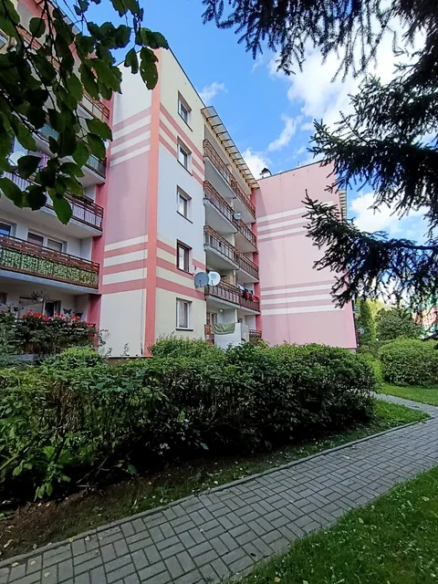 Mieszkanie trzypokojowe w bloku - Piechowice