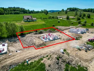 Wojcieszyce: działka 1009 m² z rozpoczętą budową