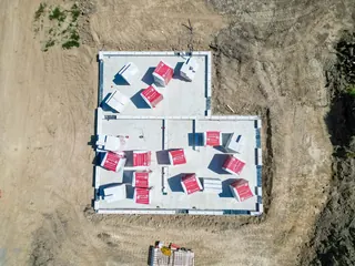 Wojcieszyce: działka 1009 m² z rozpoczętą budową