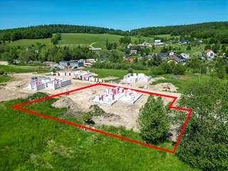 Wojcieszyce: działka 1009 m² z rozpoczętą budową