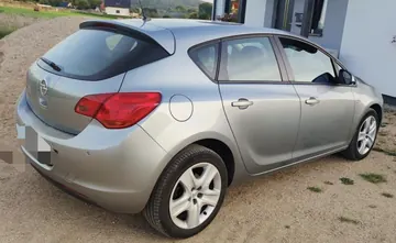 Sprzedam Opel Astra J 2010 r.