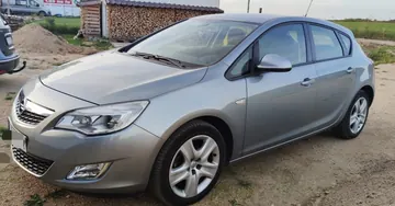 Sprzedam Opel Astra J 2010 r.