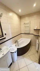 Centrum. 3 pokojowe,dwu poziomowe, stan BDB.