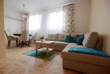 Dwupokojowe mieszkanie w bardzo atrakcyjnej lokalizacji - Urocza.