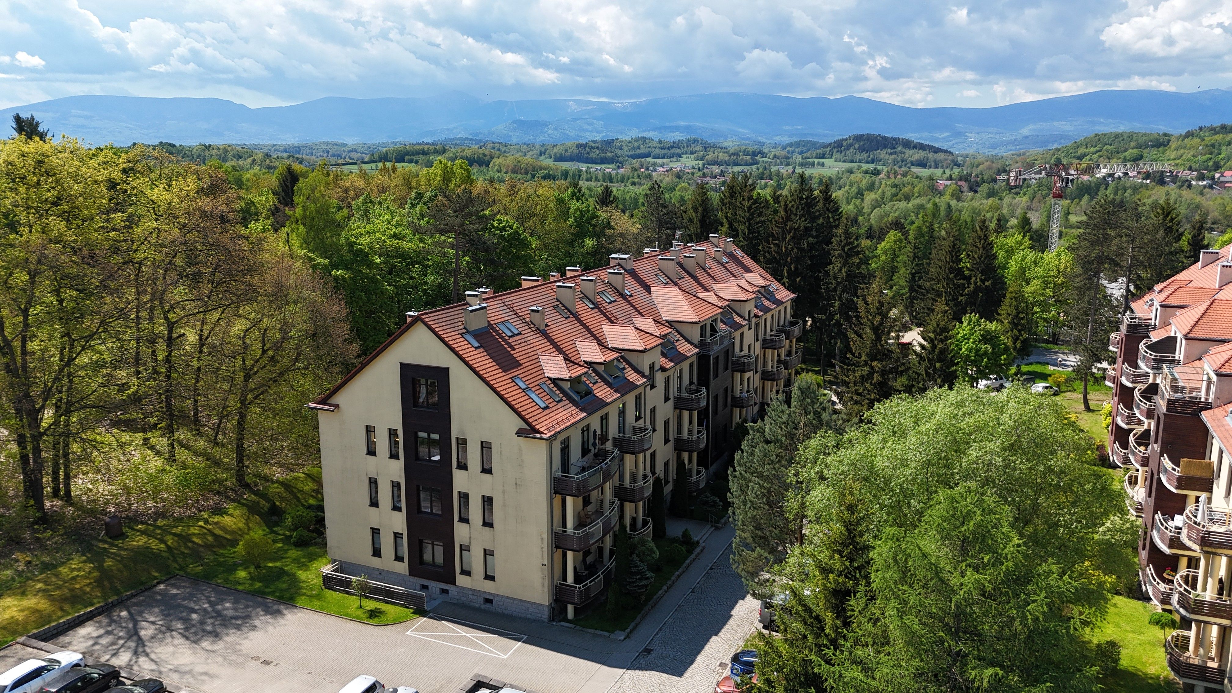 Atrakcyjne mieszkanie dwupokojowe - wysoki parter - winda - balkon - Osiedle Park Sudecki - Jelenia Góra!