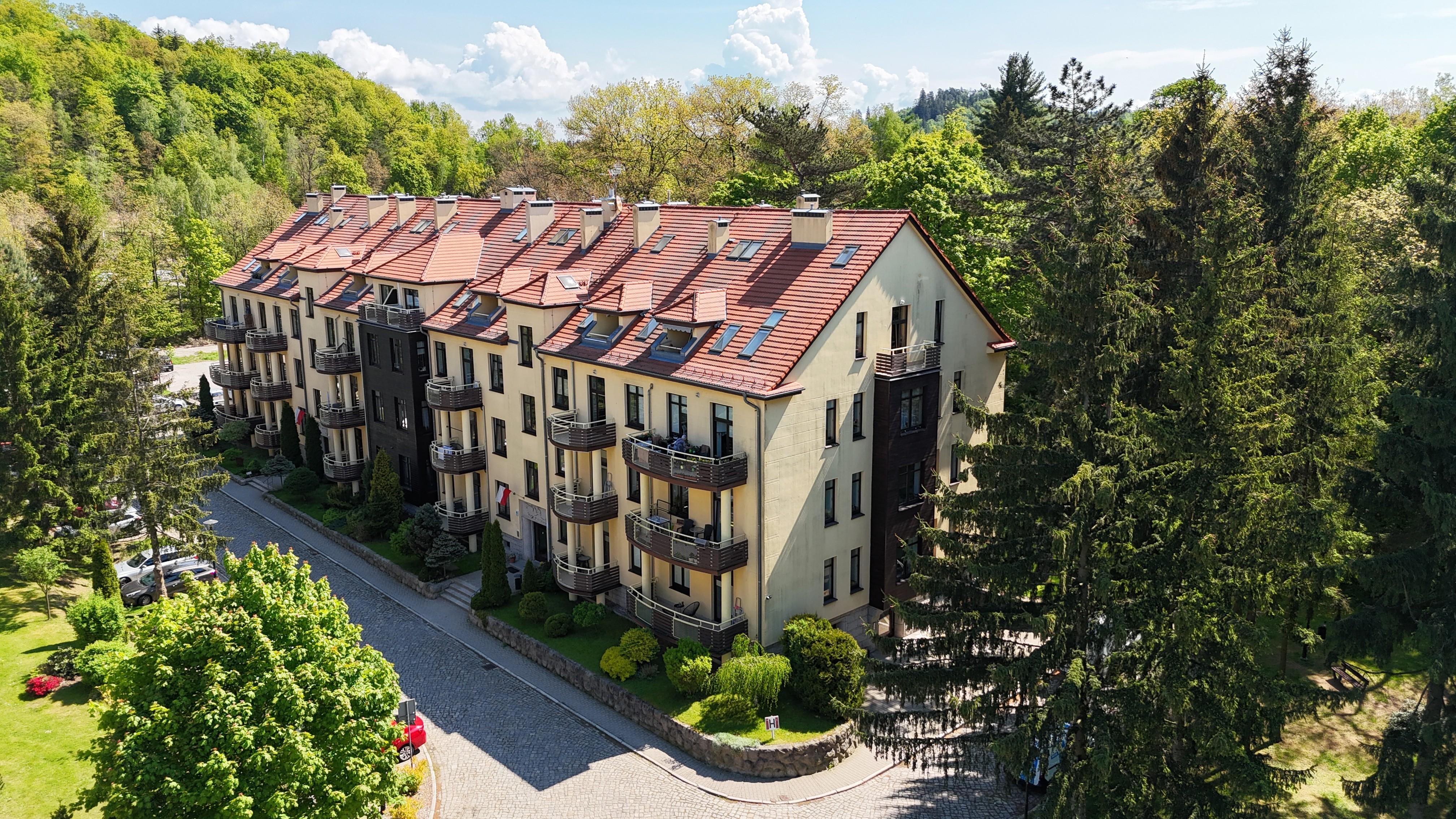 Atrakcyjne mieszkanie dwupokojowe - wysoki parter - winda - balkon - Osiedle Park Sudecki - Jelenia Góra!