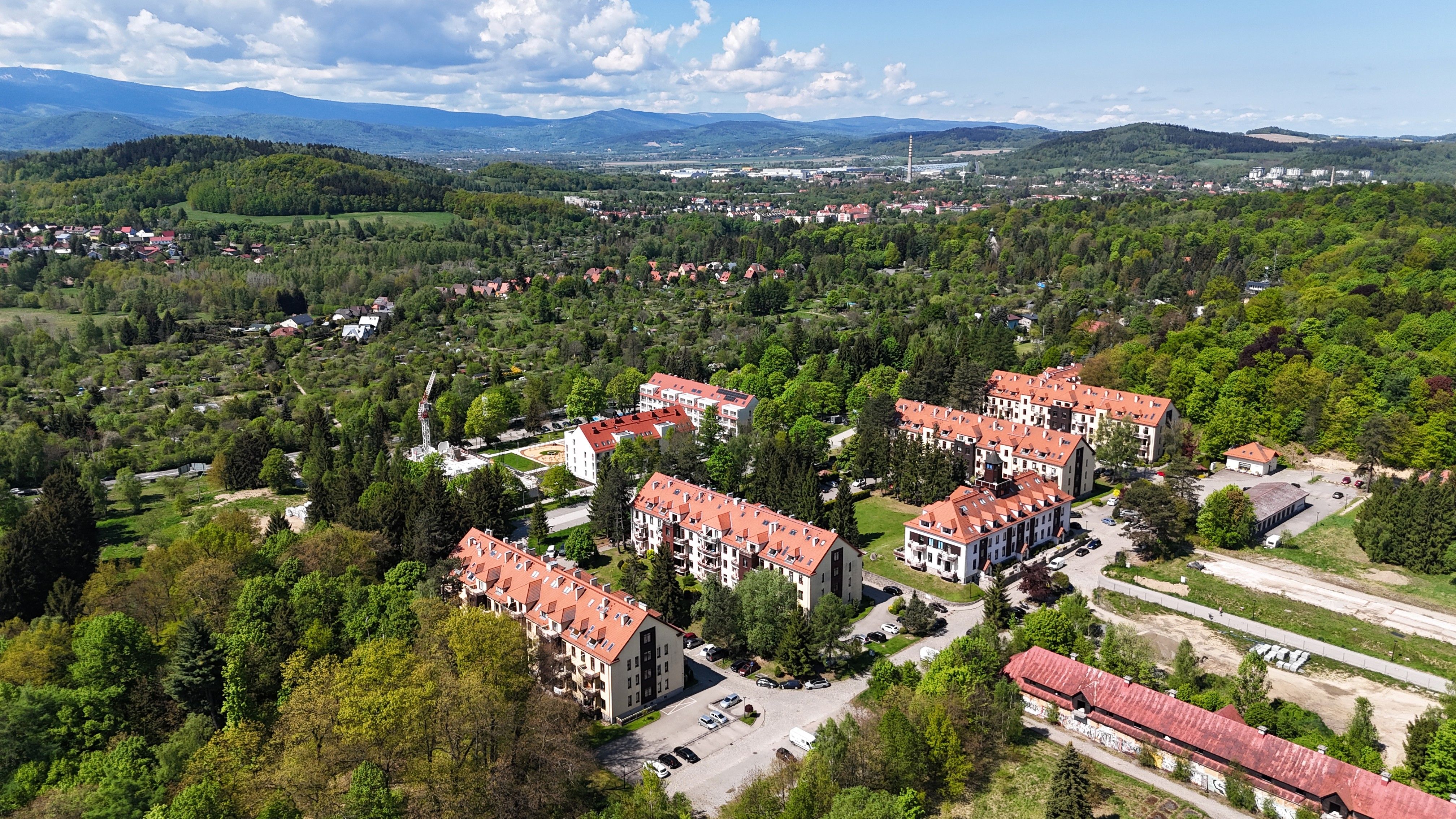 Atrakcyjne mieszkanie dwupokojowe - wysoki parter - winda - balkon - Osiedle Park Sudecki - Jelenia Góra!