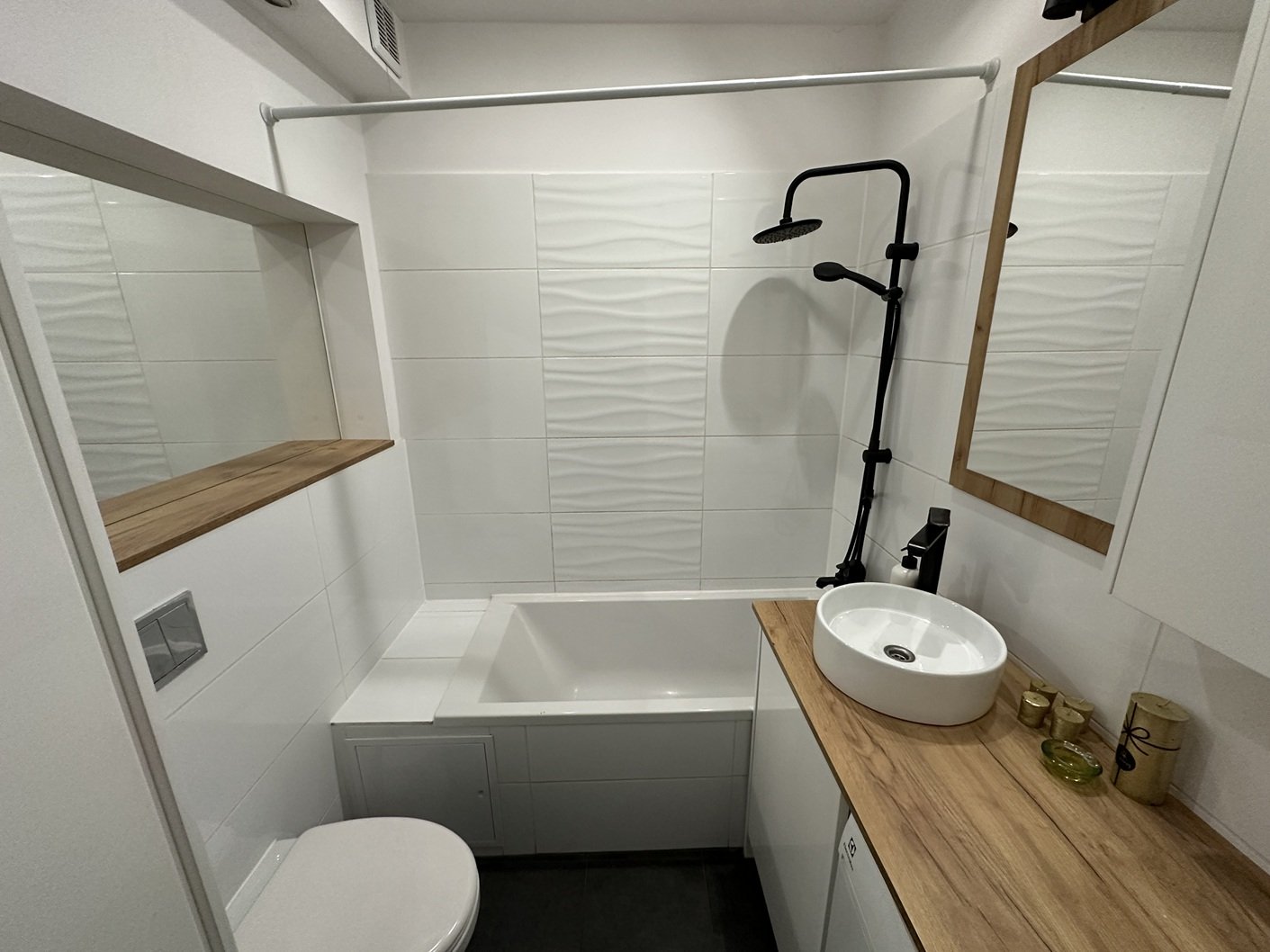 Cieplice, parter w pięknej kamienicy, 83m2,3 pokoje po remoncie