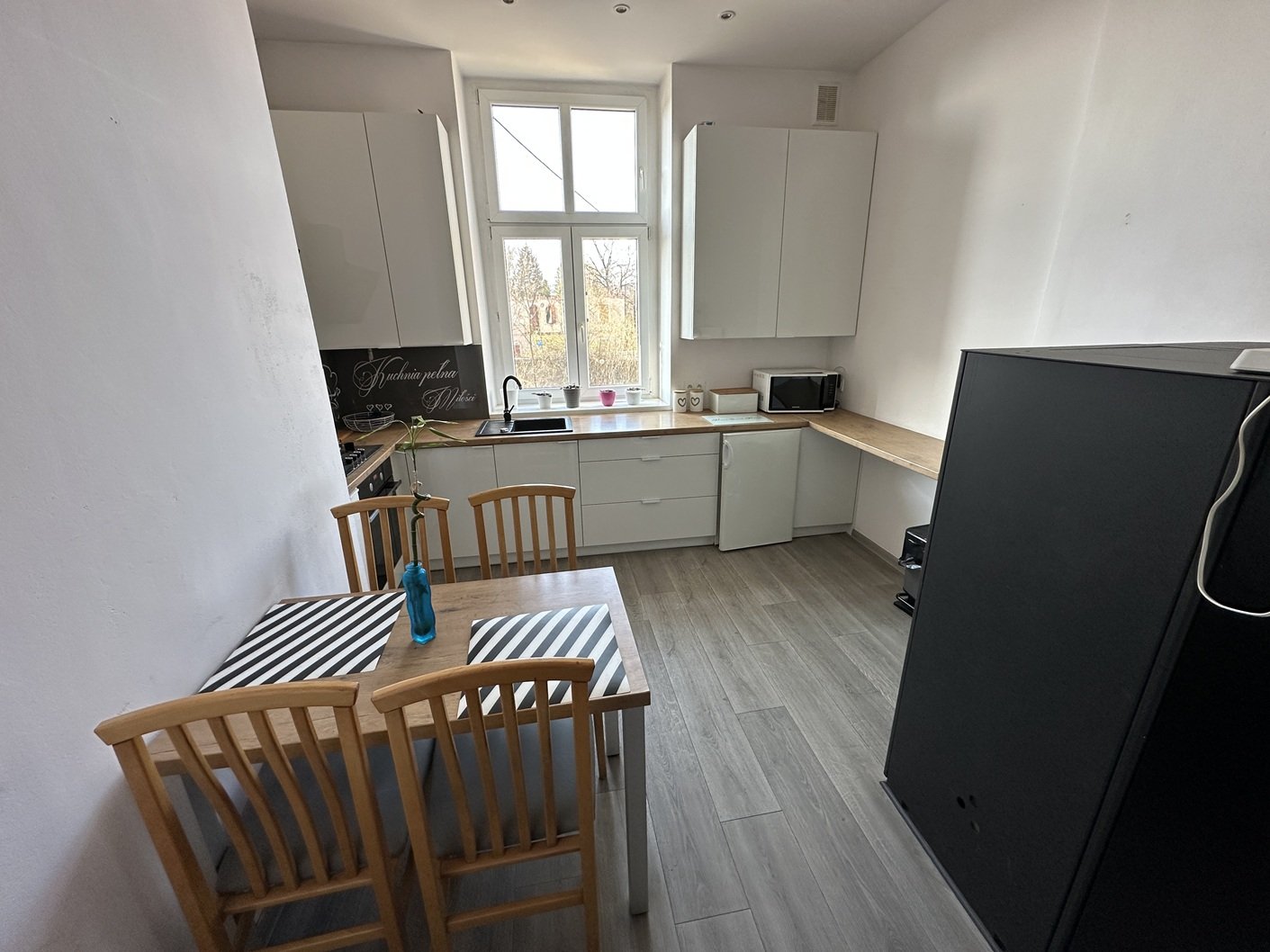 Cieplice, parter w pięknej kamienicy, 83m2,3 pokoje po remoncie