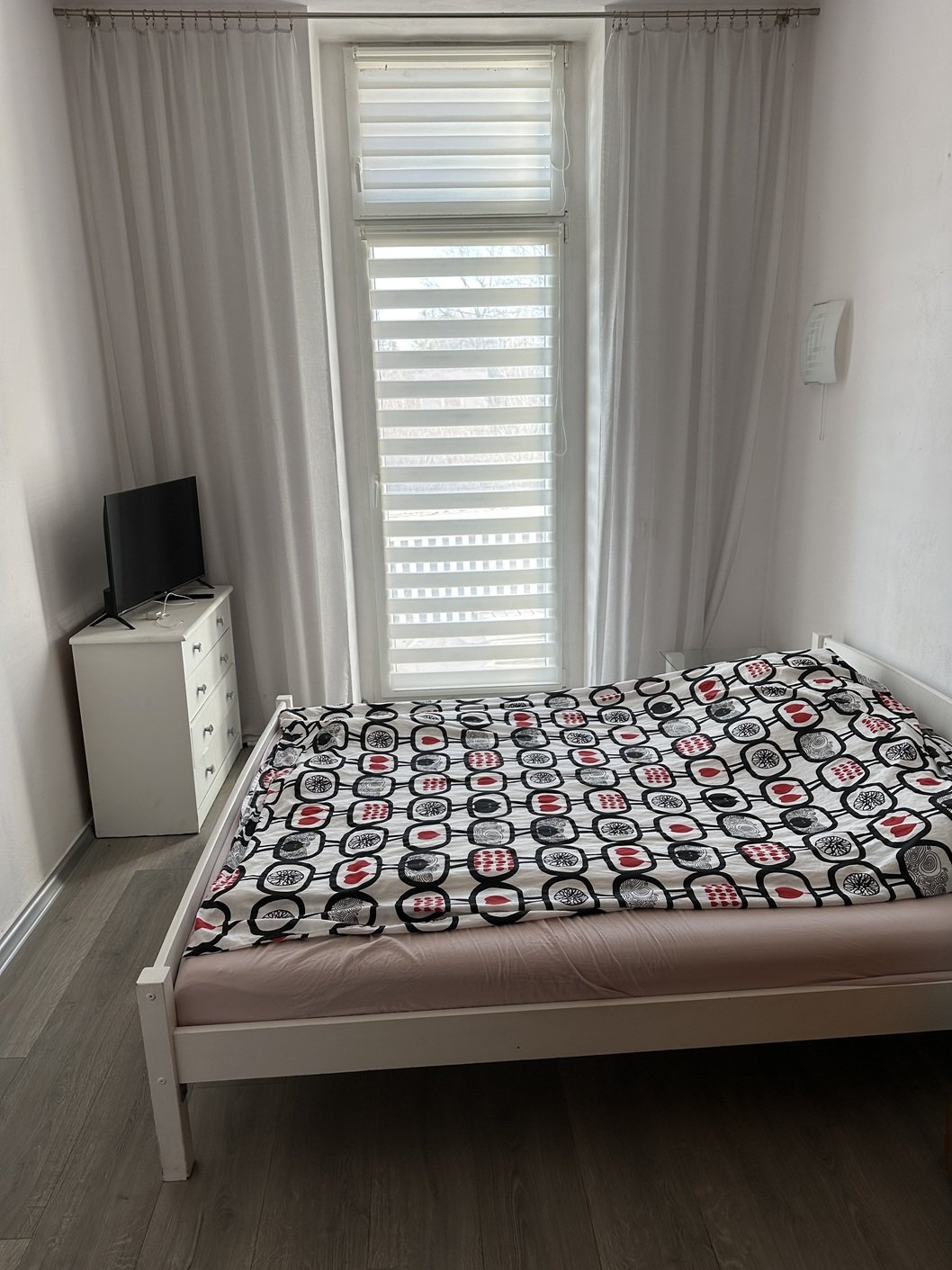 Cieplice, parter w pięknej kamienicy, 83m2,3 pokoje po remoncie
