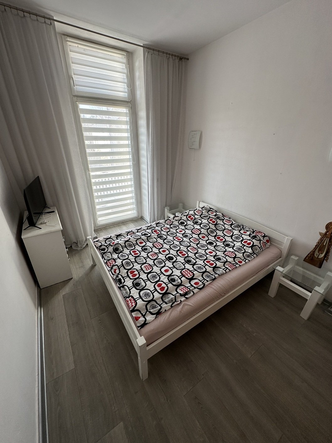 Cieplice, parter w pięknej kamienicy, 83m2,3 pokoje po remoncie