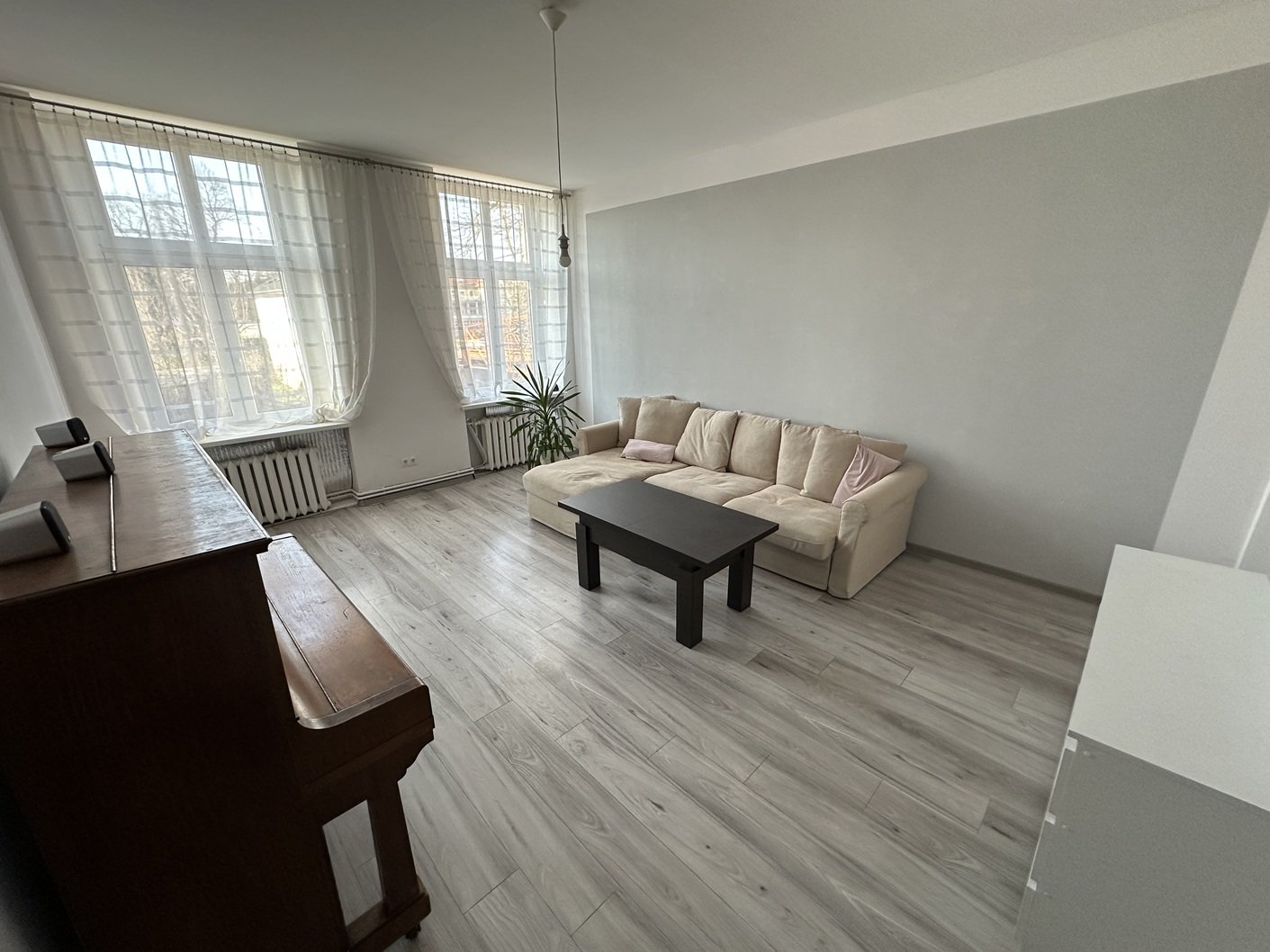 Cieplice, parter w pięknej kamienicy, 83m2,3 pokoje po remoncie