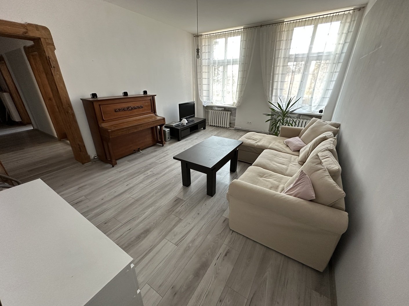 Cieplice, parter w pięknej kamienicy, 83m2,3 pokoje po remoncie