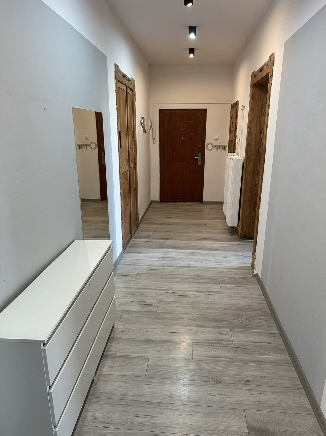 Cieplice, parter w pięknej kamienicy, 83m2,3 pokoje po remoncie