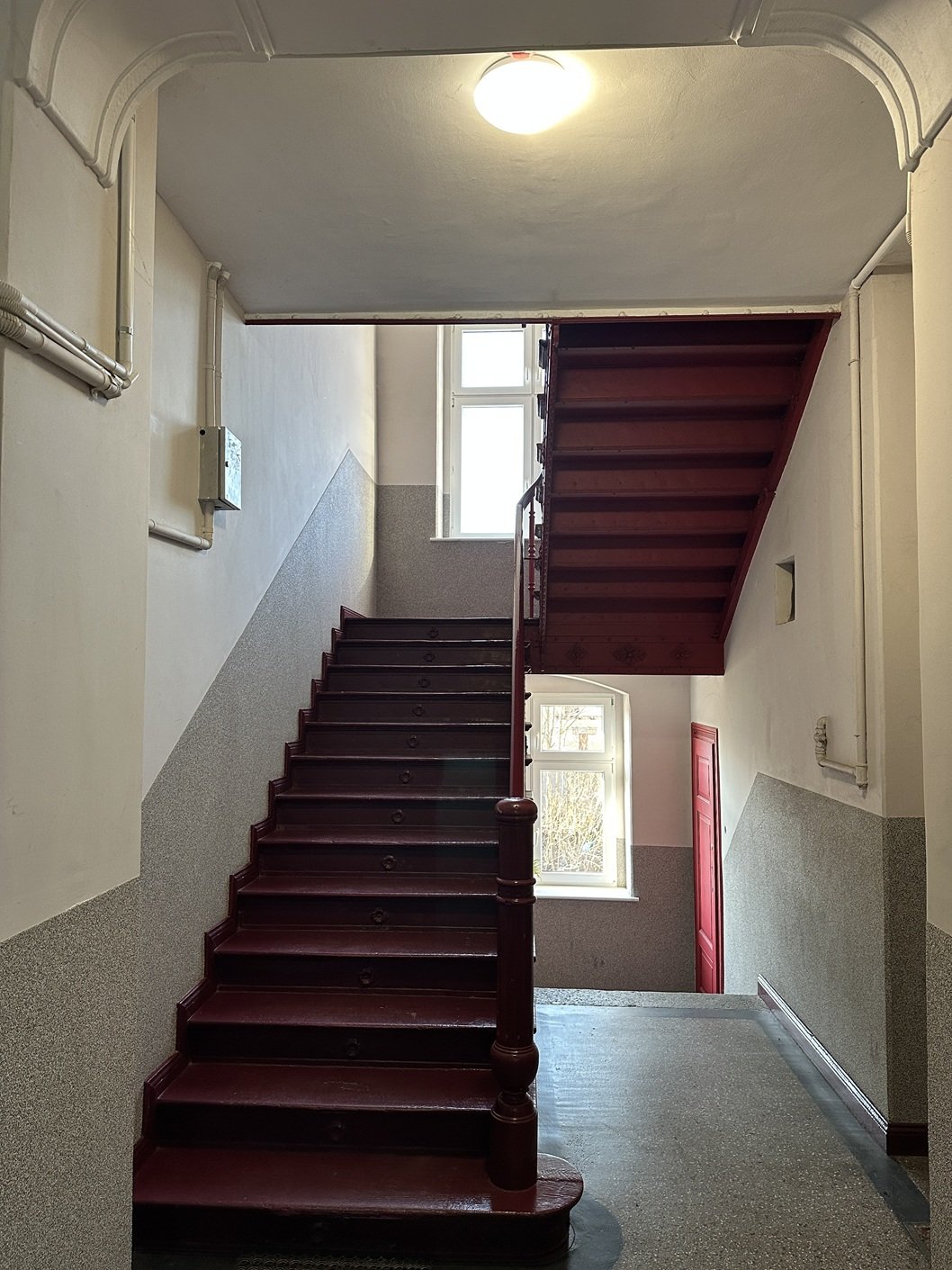 Cieplice, parter w pięknej kamienicy, 83m2,3 pokoje po remoncie