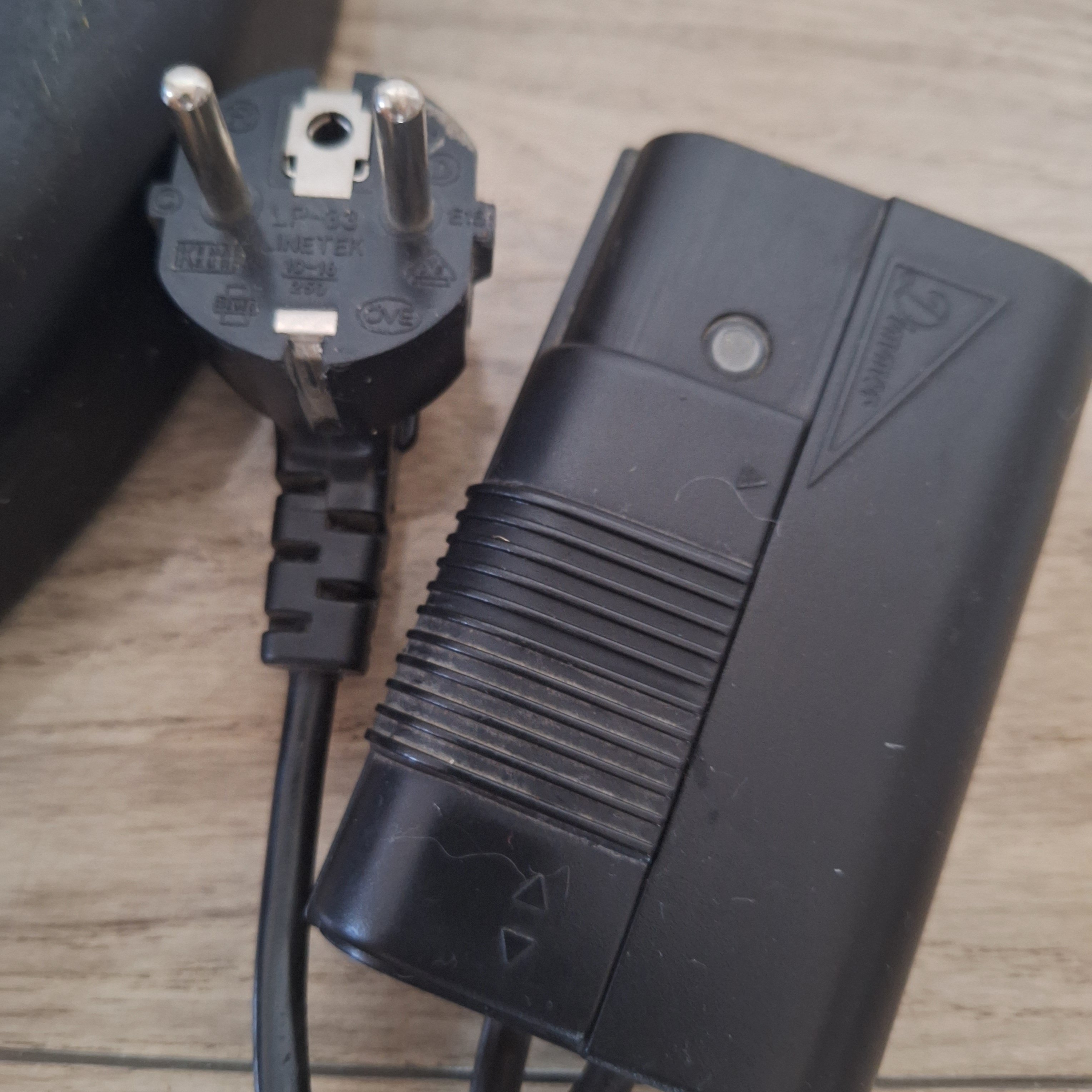 Lampa podłogowa wysoka 250 zł.