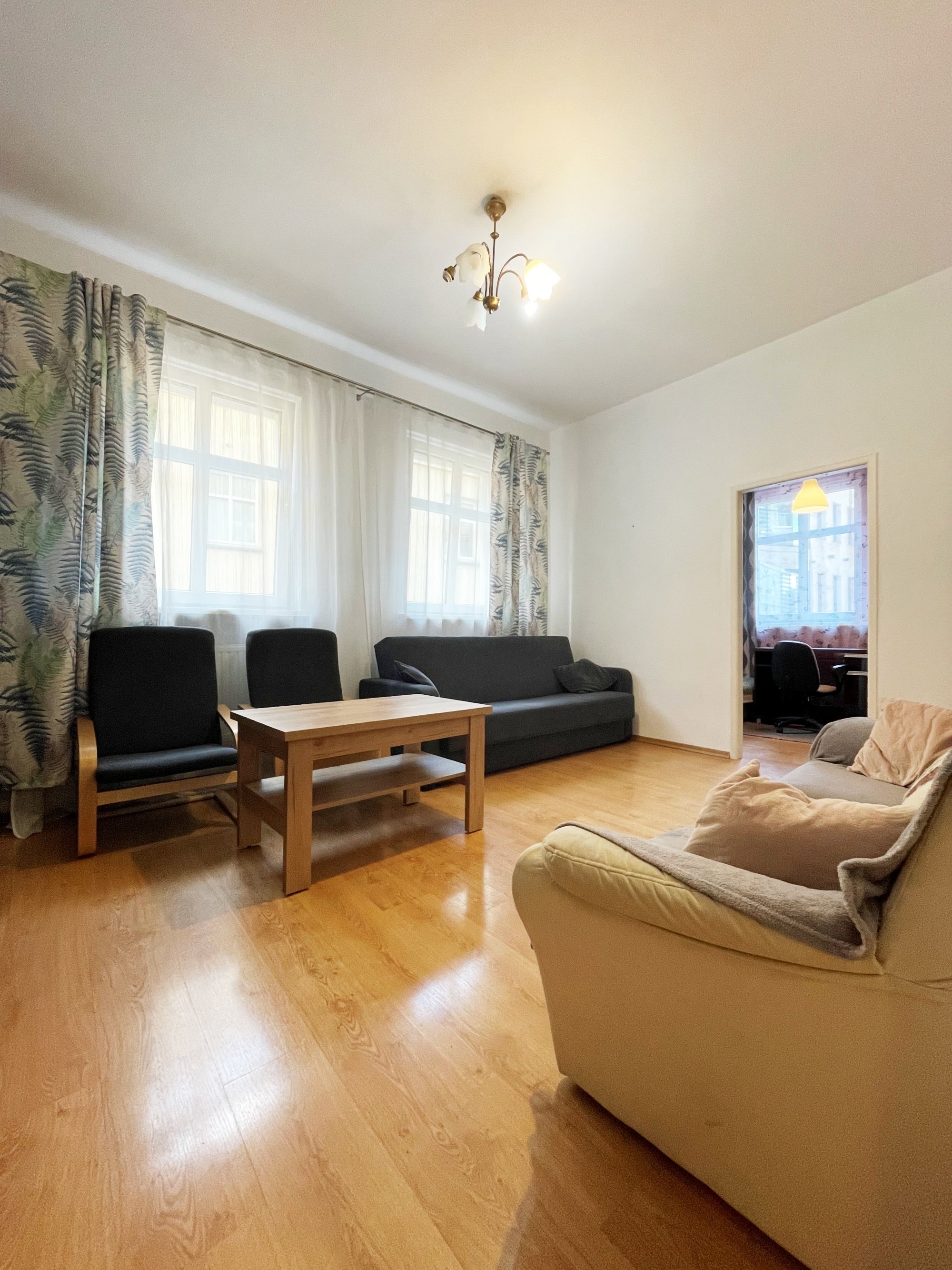 M2 - Pl. Ratuszowy, 1 piętro, 285 tys. OKAZJA