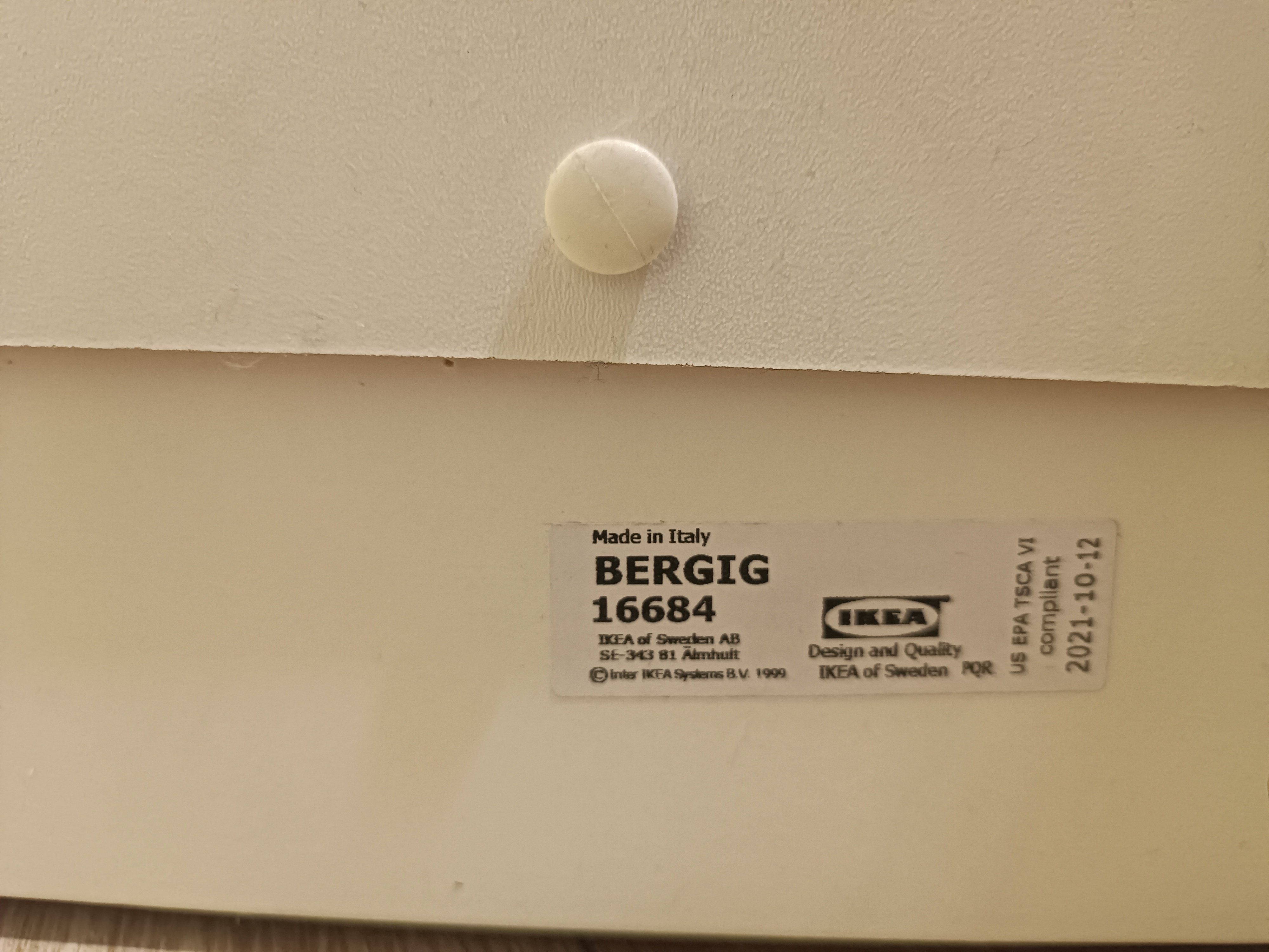 Szafka na książki z szufladą ikea bergig