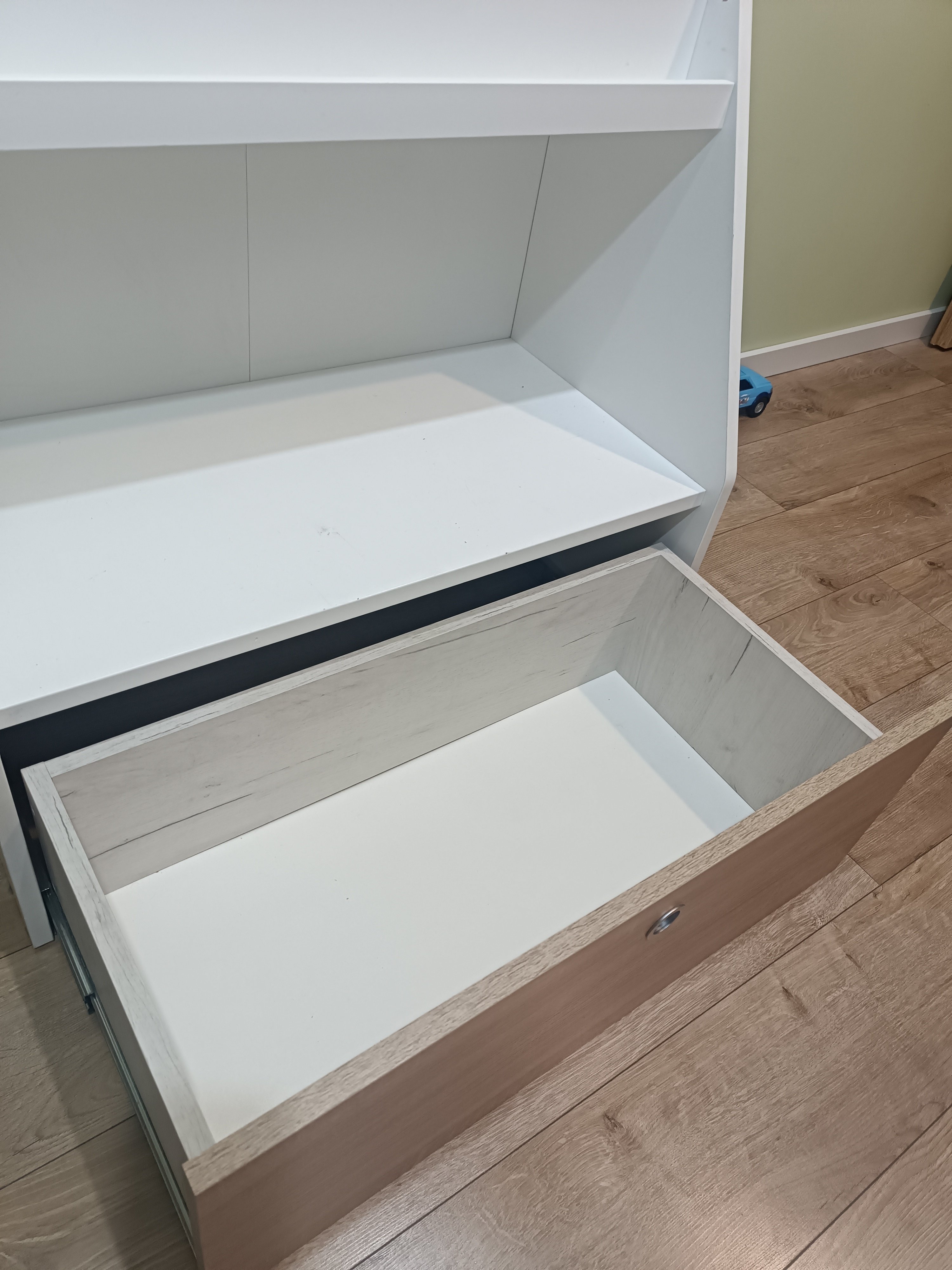 Szafka na książki z szufladą ikea bergig