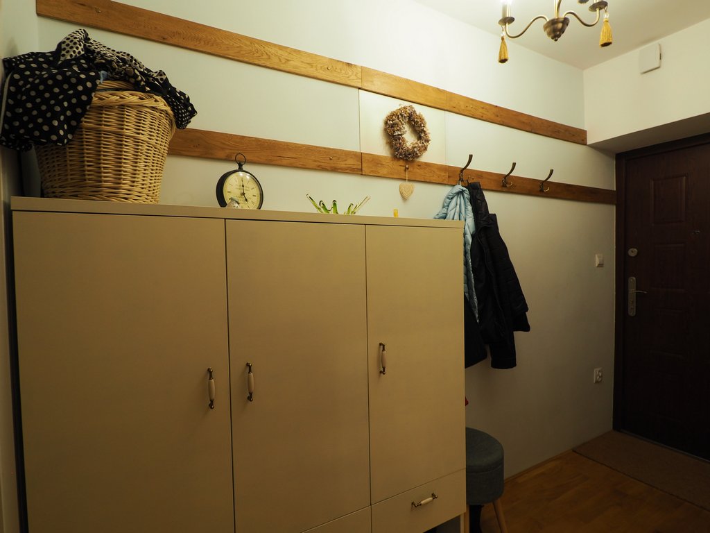 Dwupokojowe - 51,4 m kw, po kapitalnym remoncie , gotowe do zamieszkania, koło Żeroma.