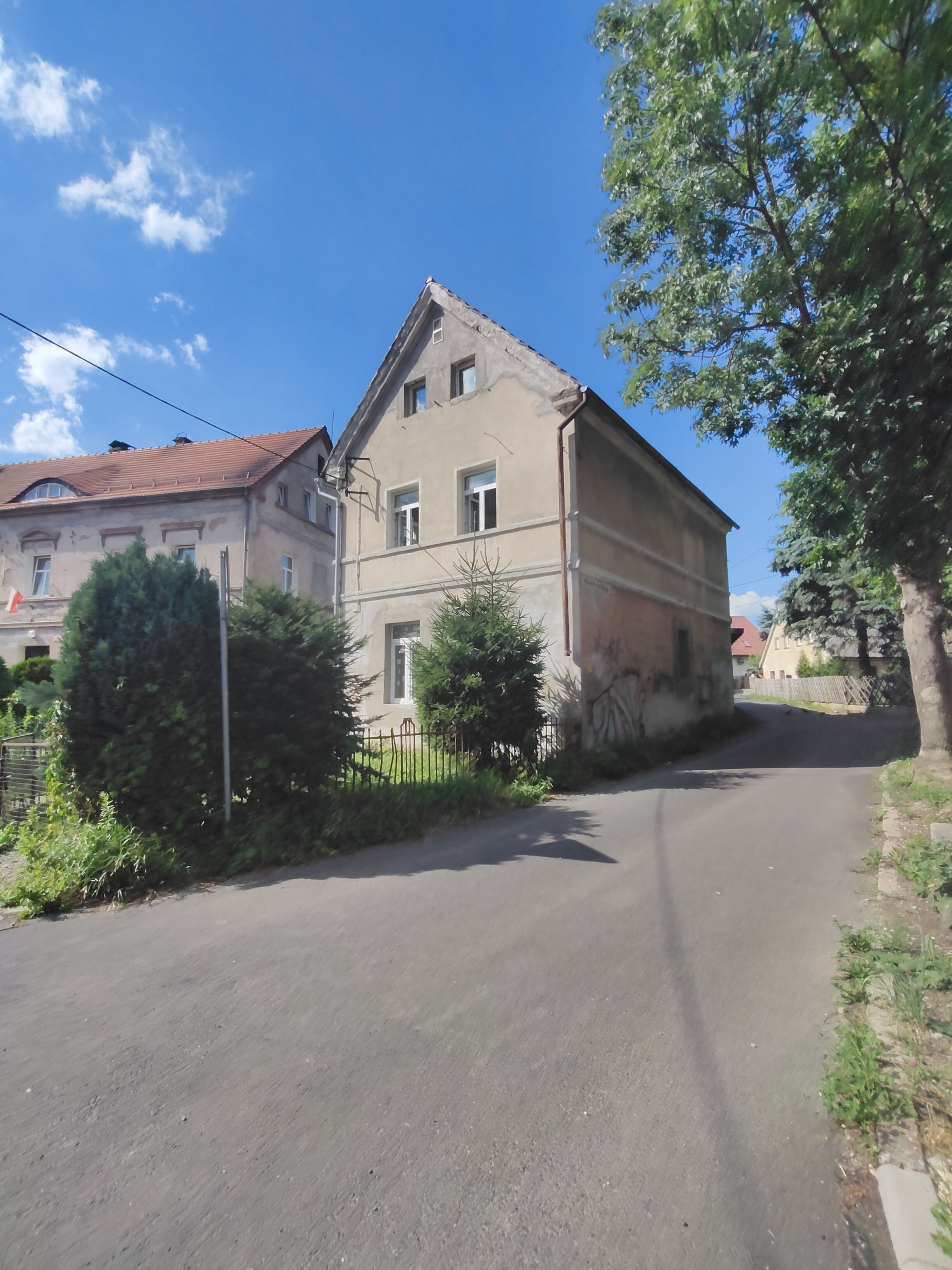 Poniemiecki dom w Cieplicach.
