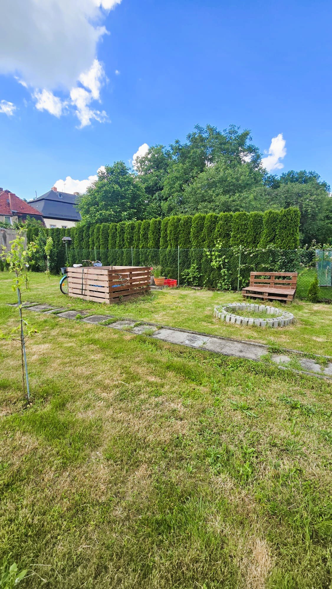 ​Wyjątkowe, 3-pokojowe mieszkanie z 2 ogrodami i antresolą – Jelenia Góra (Sobieszów)