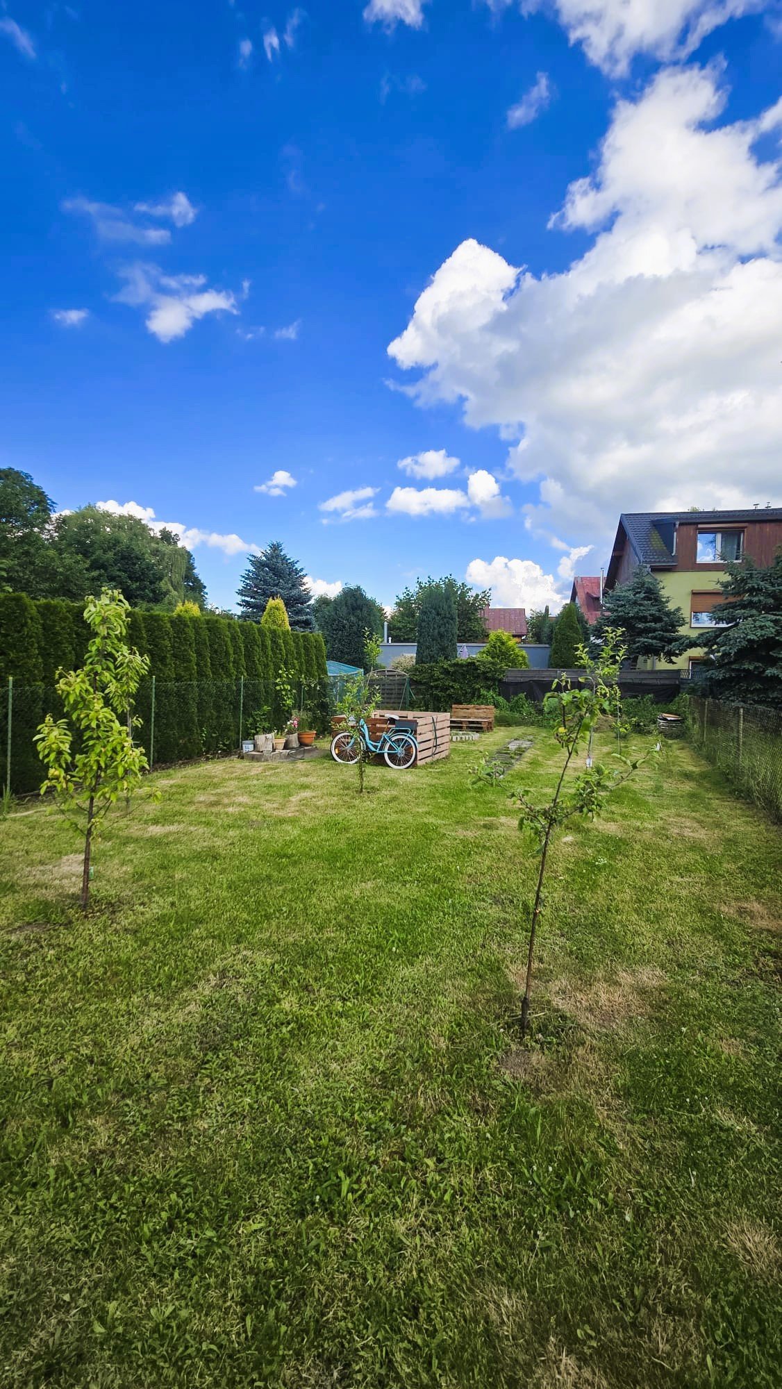 ​Wyjątkowe, 3-pokojowe mieszkanie z 2 ogrodami i antresolą – Jelenia Góra (Sobieszów)
