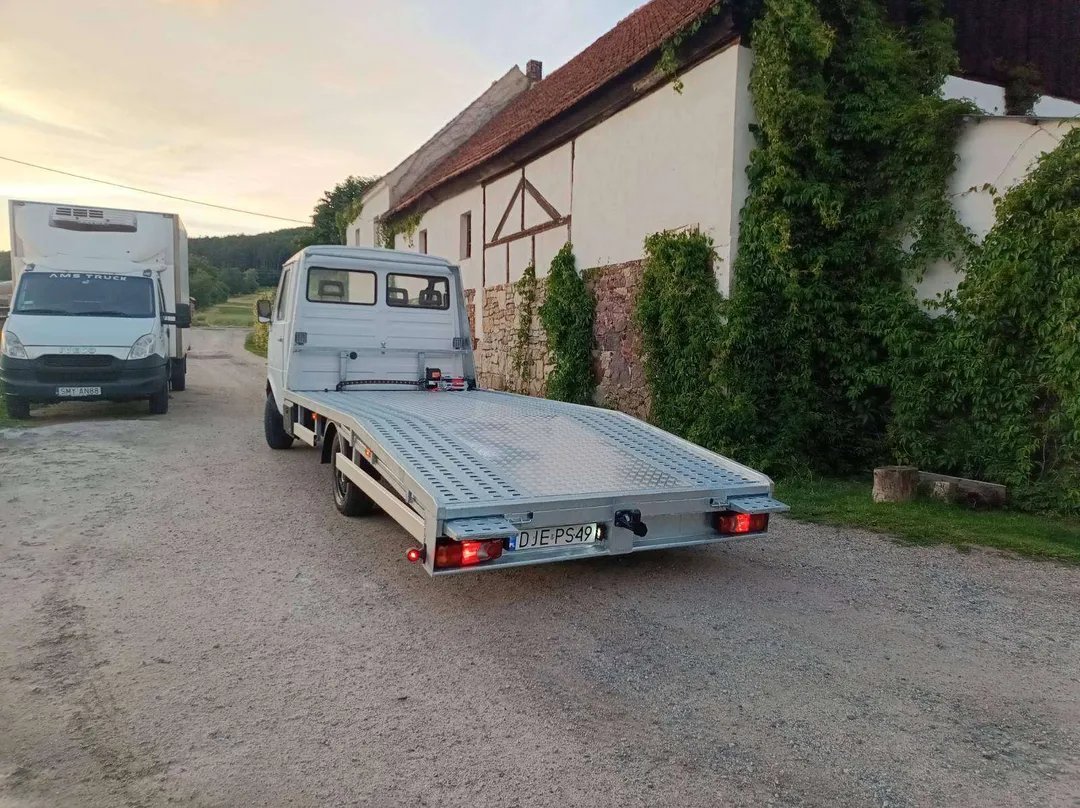 Usługi auto lawetą busem blaszakiem
