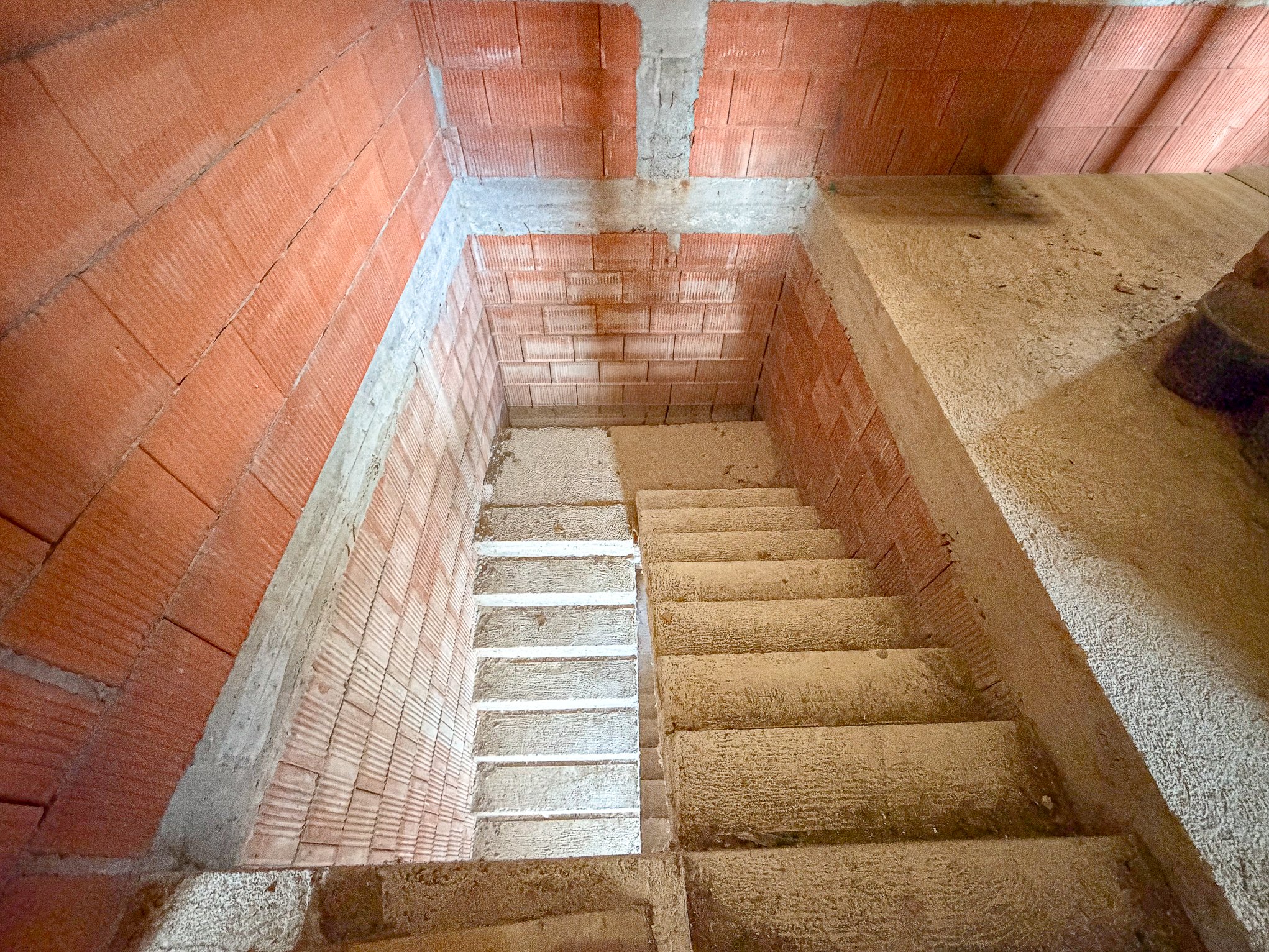 Dom w stanie surowym z panoramą Gór Izerskich