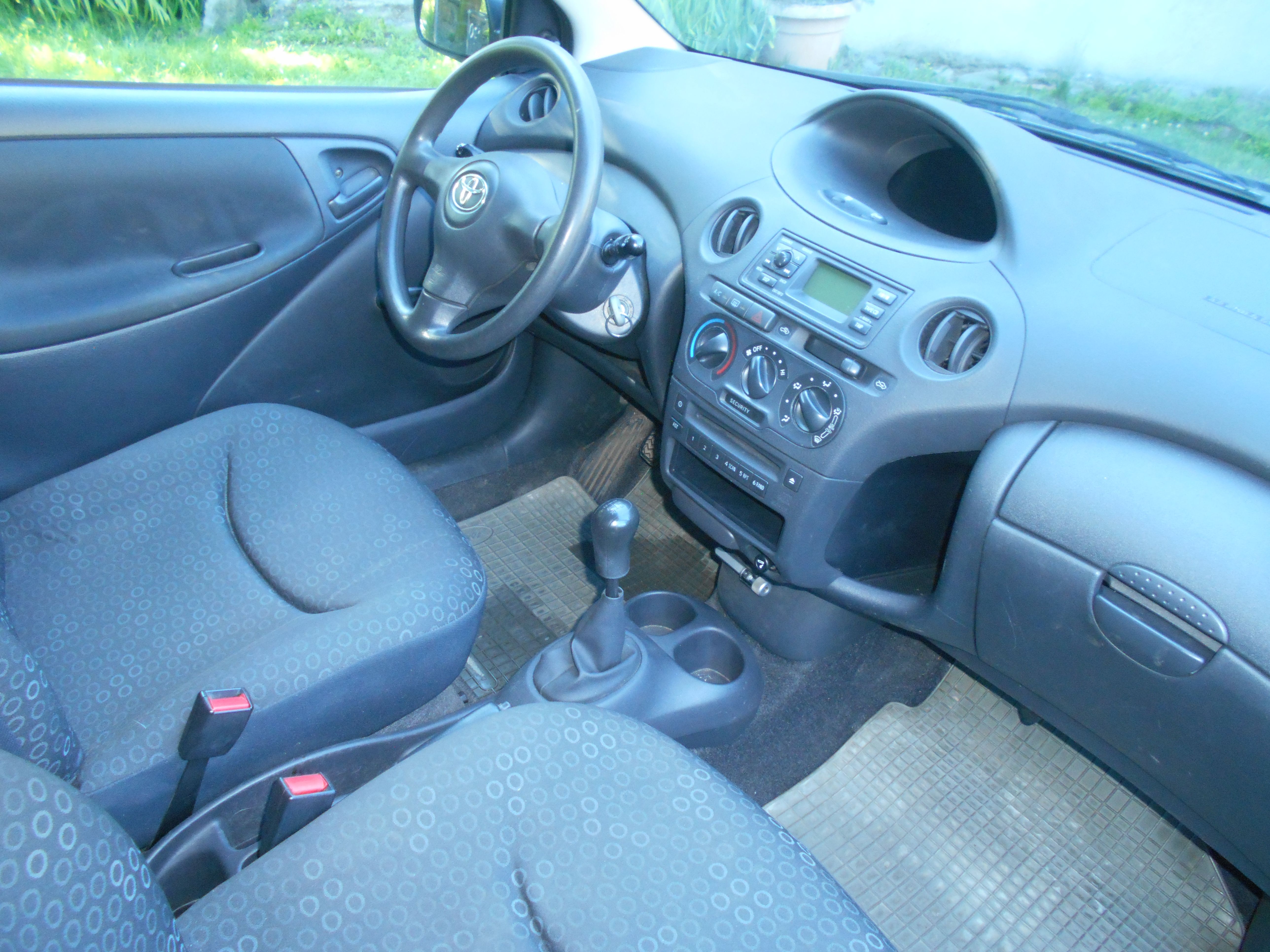 Toyota Yaris 1,3 benz z klimatyzacją 166 tyś km przebieg