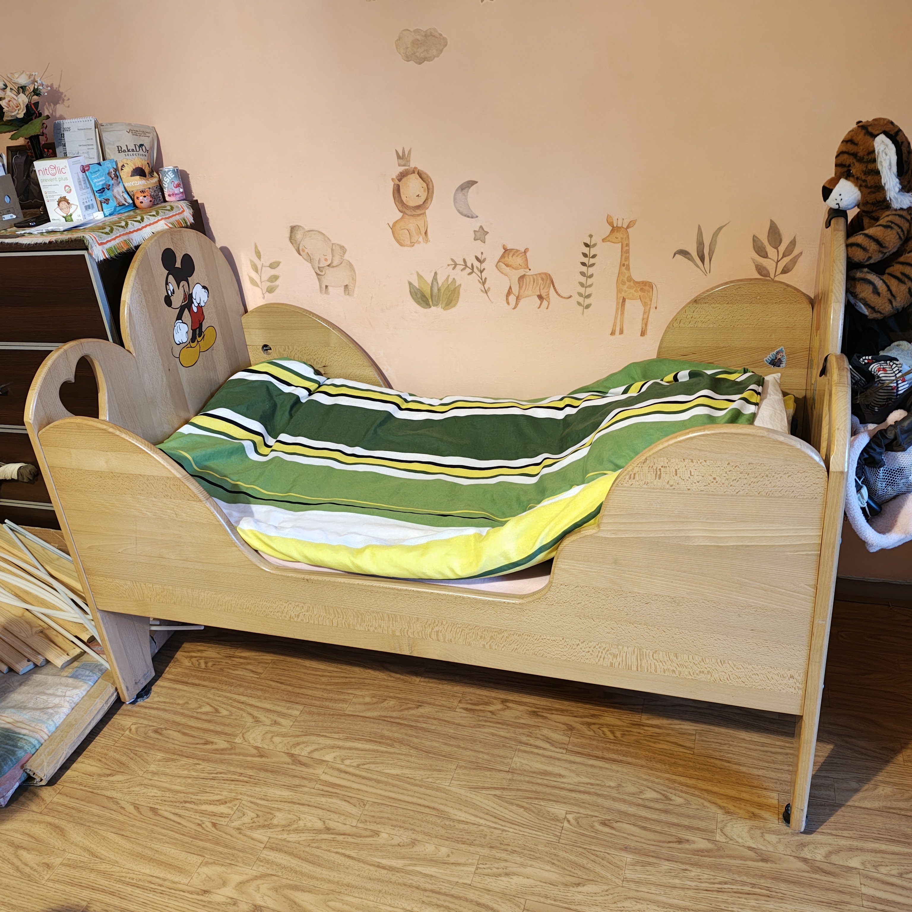 Łóżeczko dziecięce drewniane