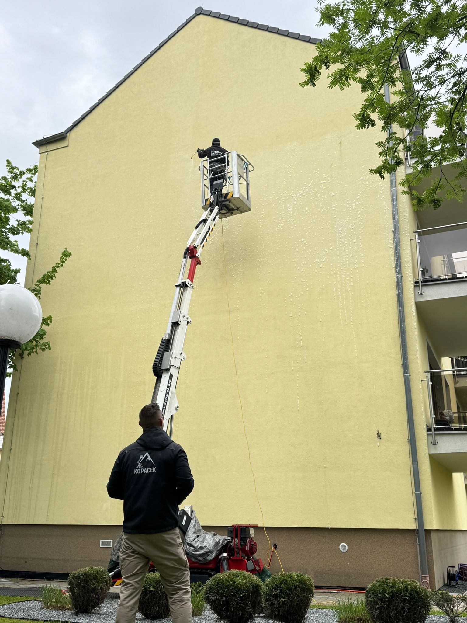 Usługi Podnośnikiem Koszowym PAJĄK | Mycie, Malowanie, Ścinanie Drzew