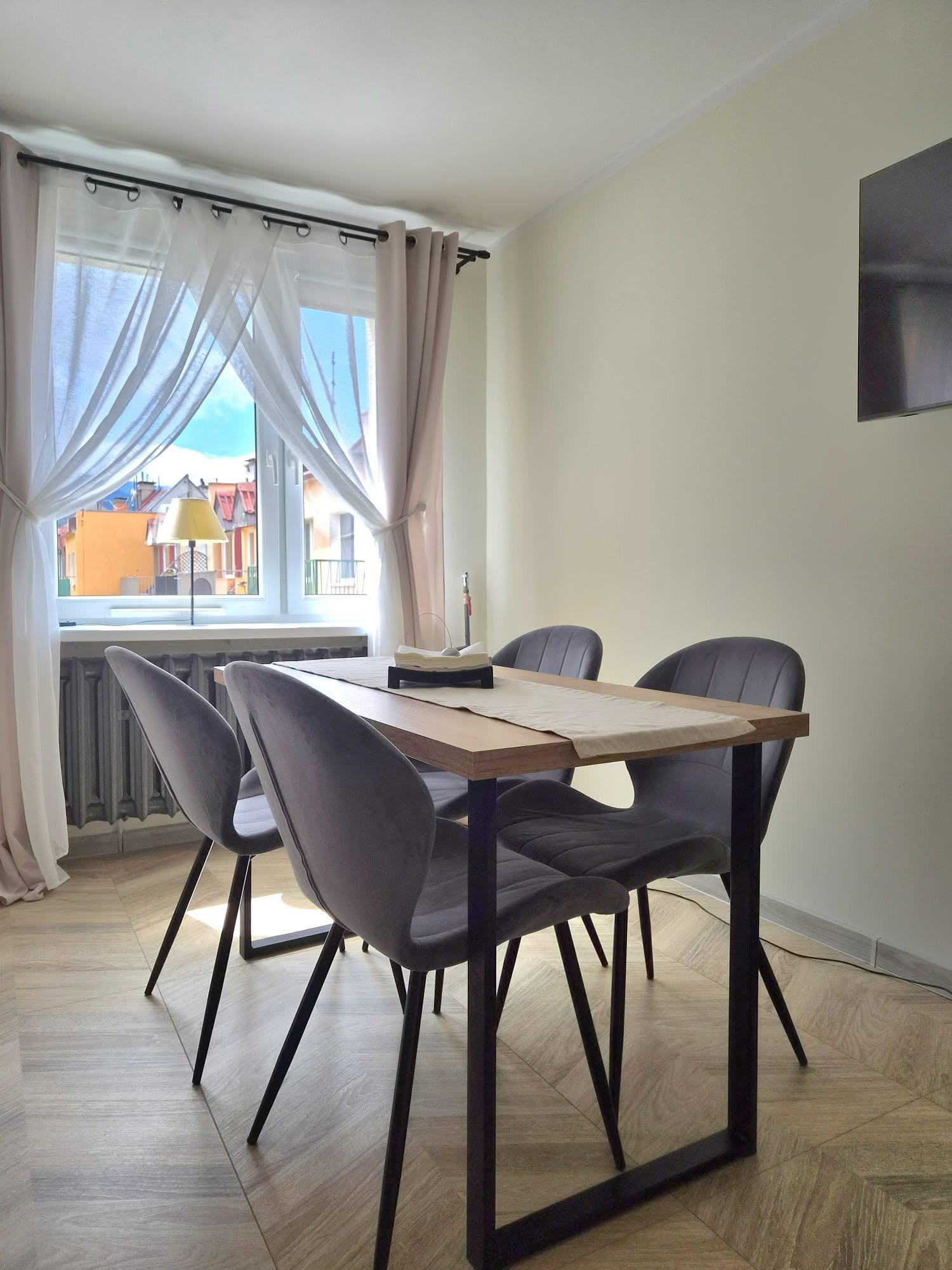 Apartament po generalnym remoncie w Kowarach z widokiem na góry w spokojnej okolicy