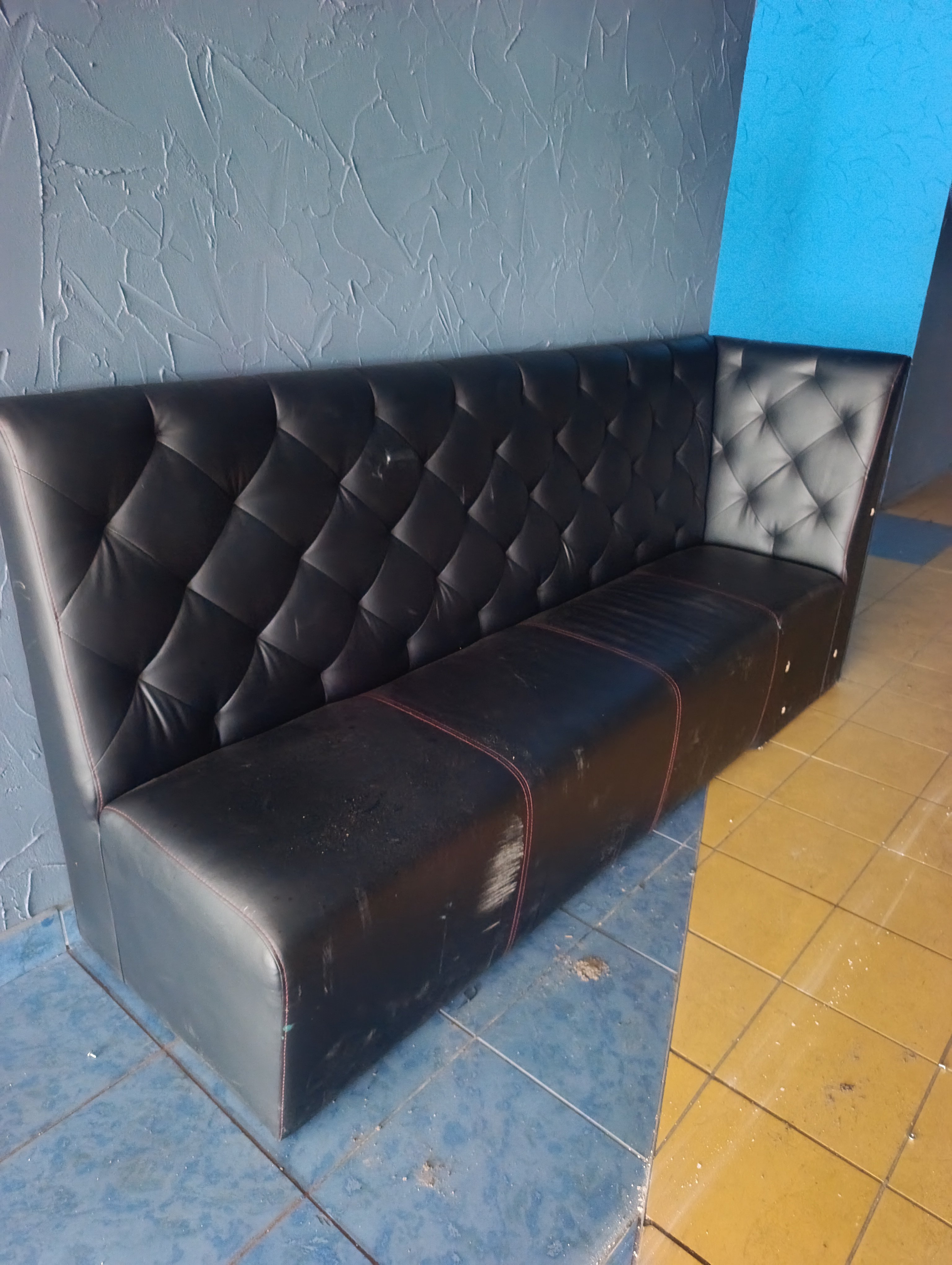 Meble tapicerowane do lokalu, restauracji lub baru.