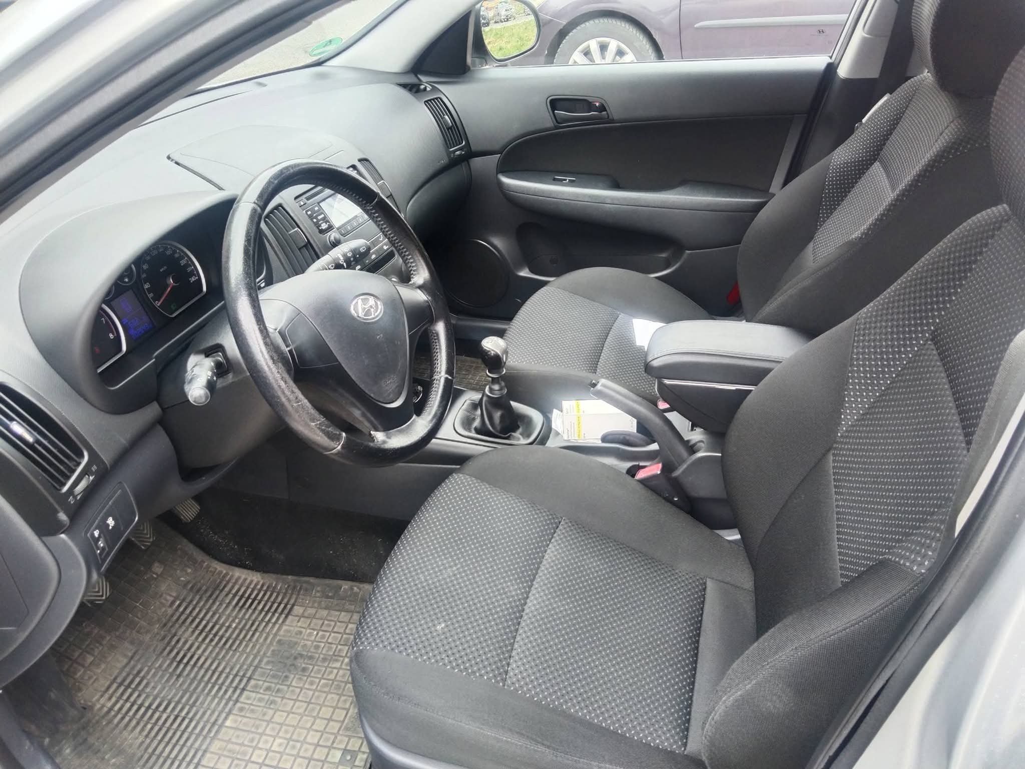 Sprzedam Hyundai i30 2009r w pełni sprawny z ważnymi opłatami za 5900zł!