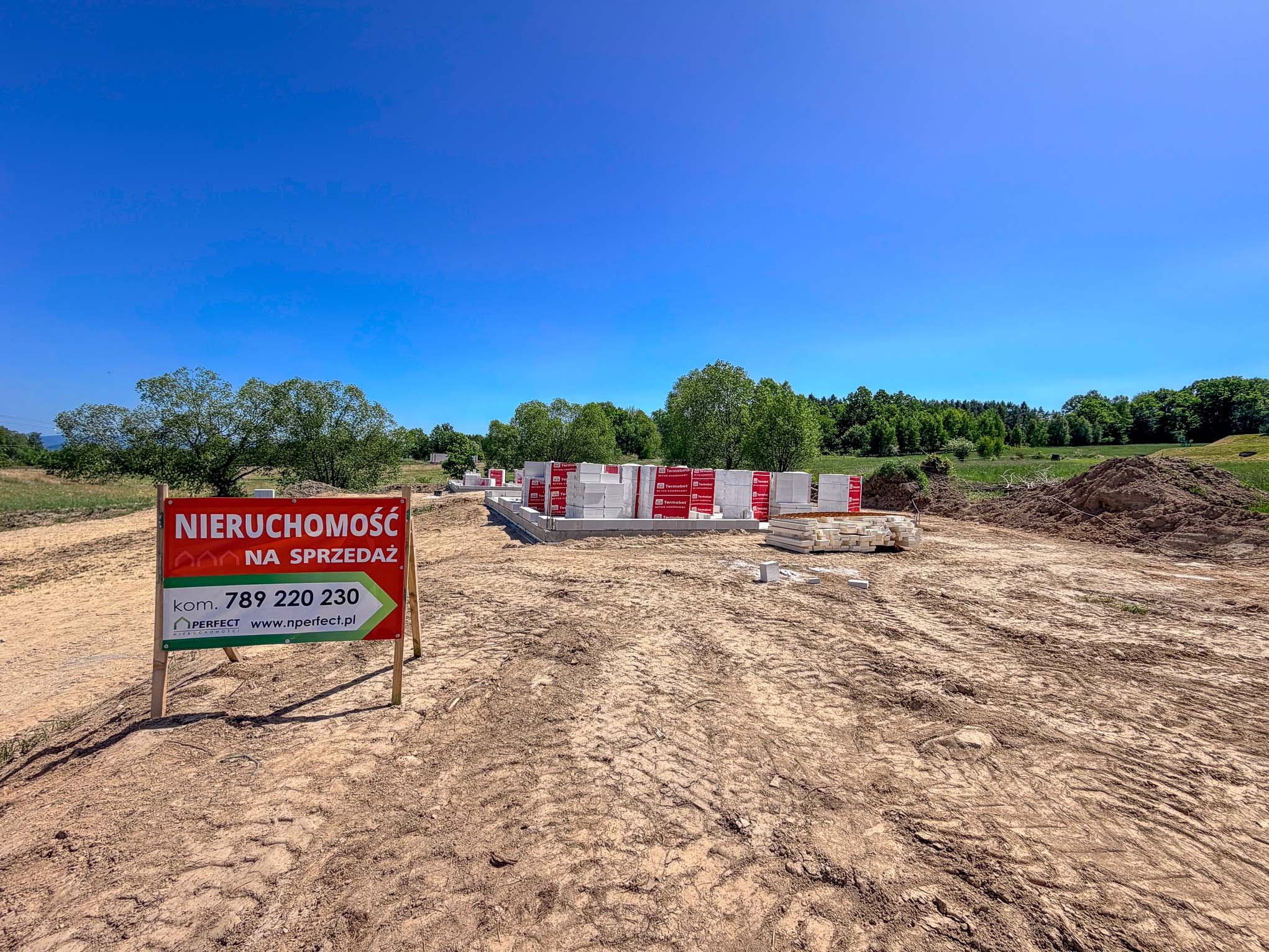 Działka 1009 m² z rozpoczętą budową – Wojcieszyce