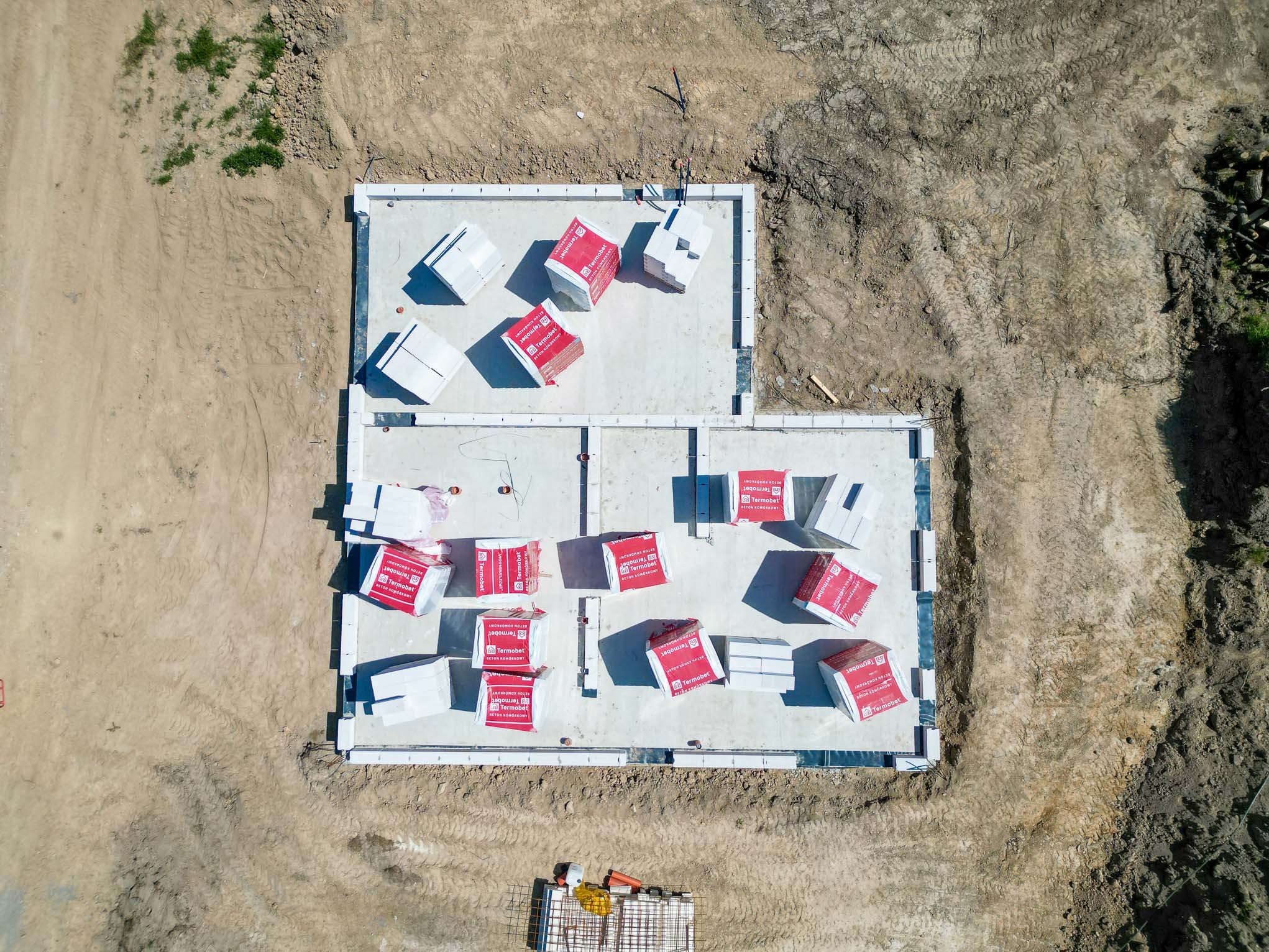 Działka 1009 m² z rozpoczętą budową – Wojcieszyce
