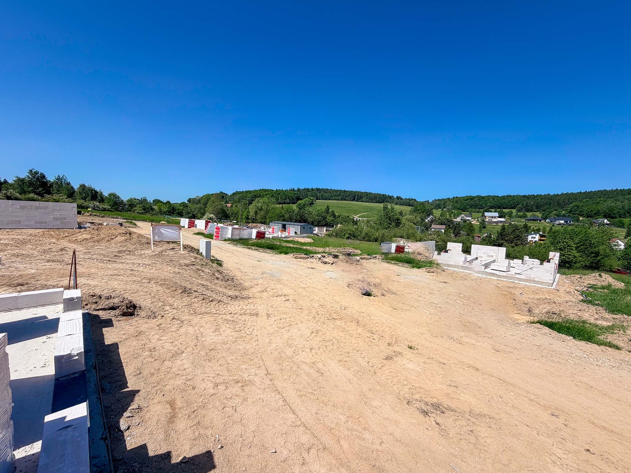 Działka 1009 m² z rozpoczętą budową – Wojcieszyce