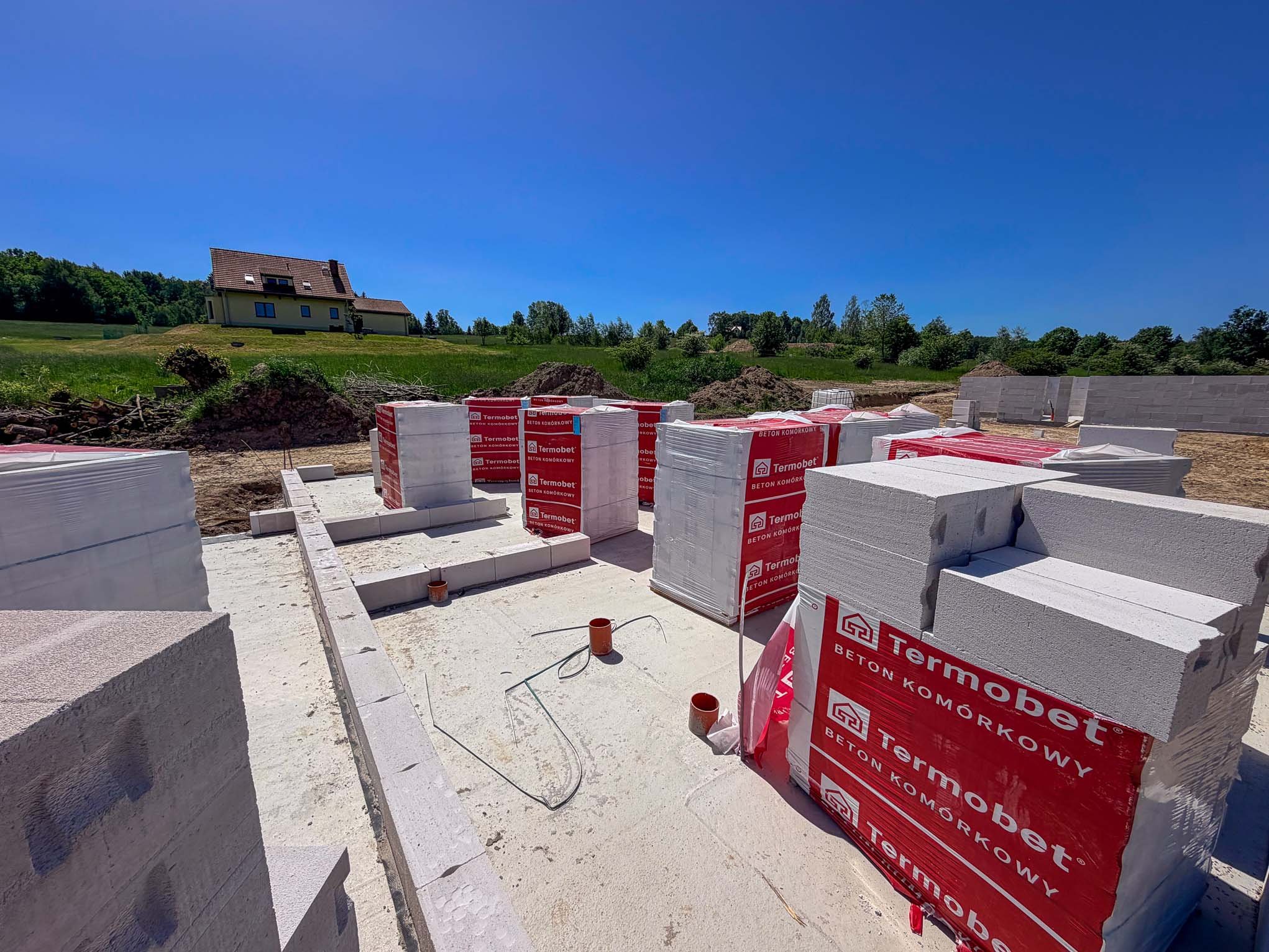 Działka 1009 m² z rozpoczętą budową – Wojcieszyce