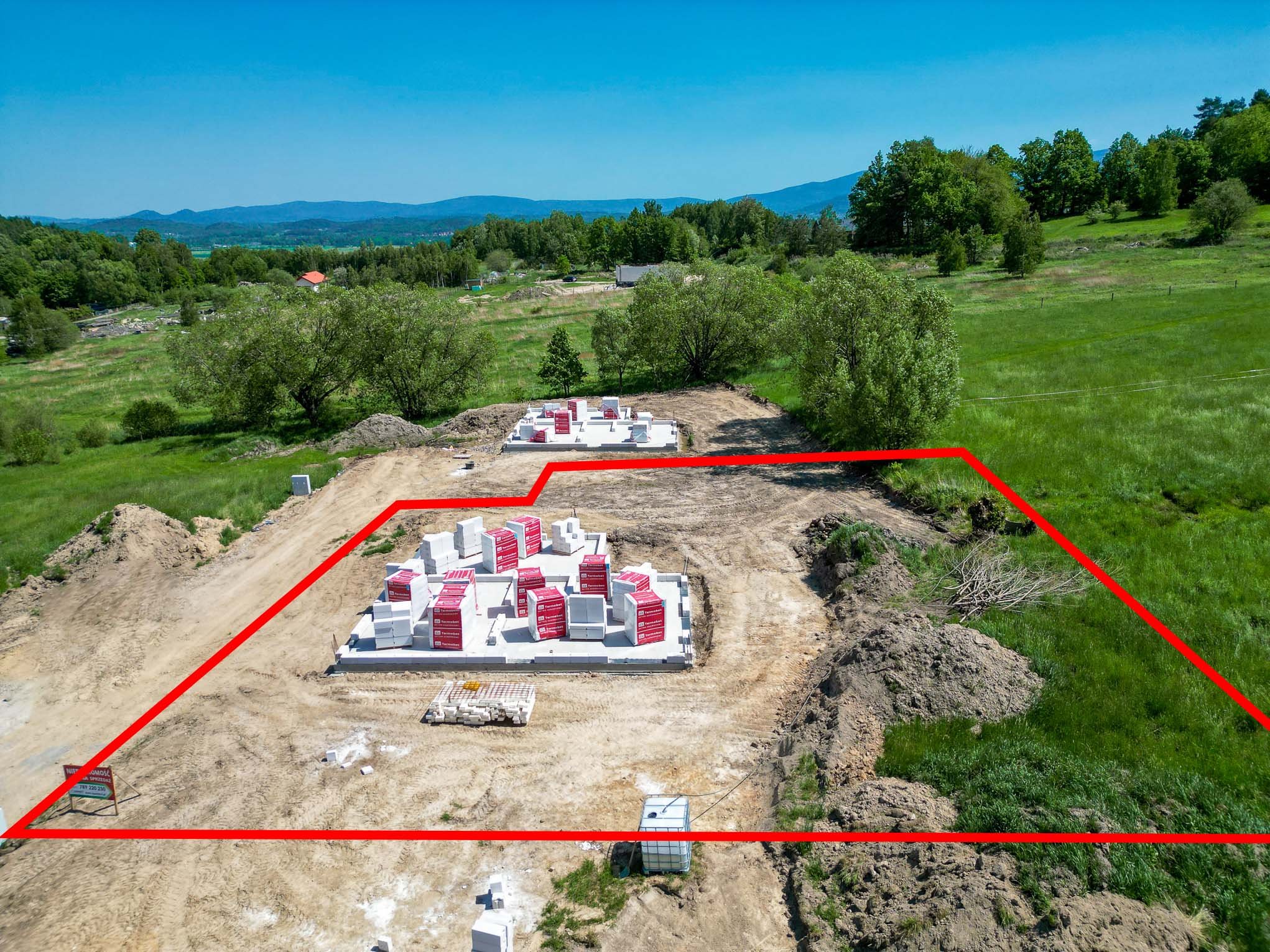 Działka 1009 m² z rozpoczętą budową – Wojcieszyce