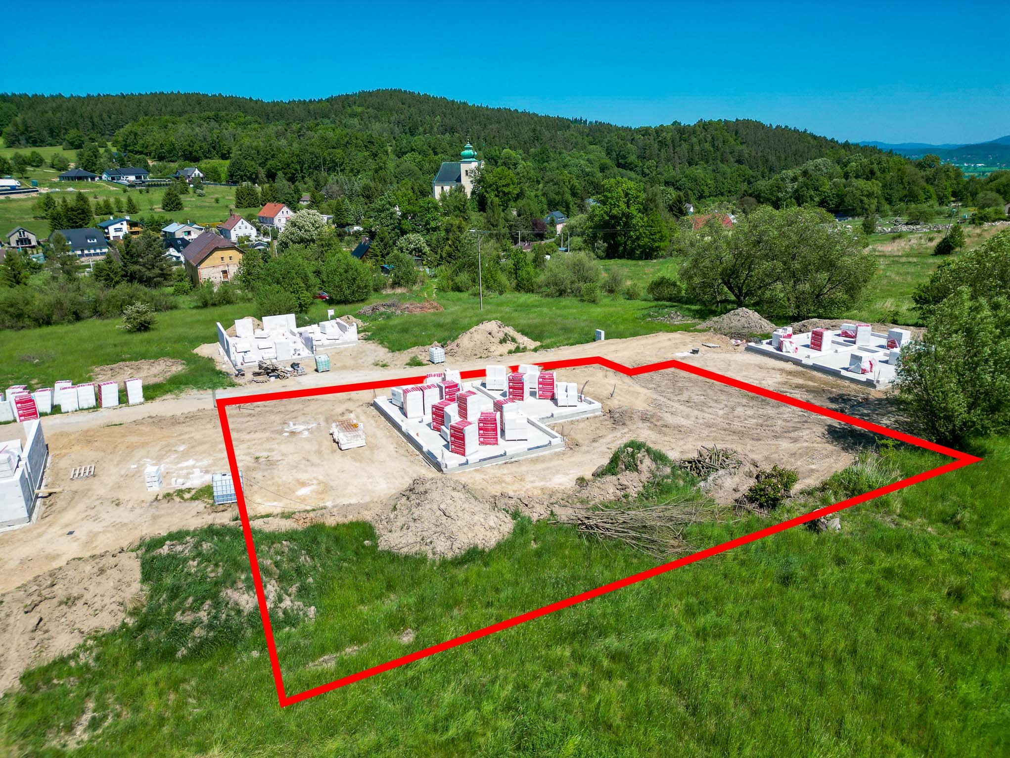 Działka 1009 m² z rozpoczętą budową – Wojcieszyce