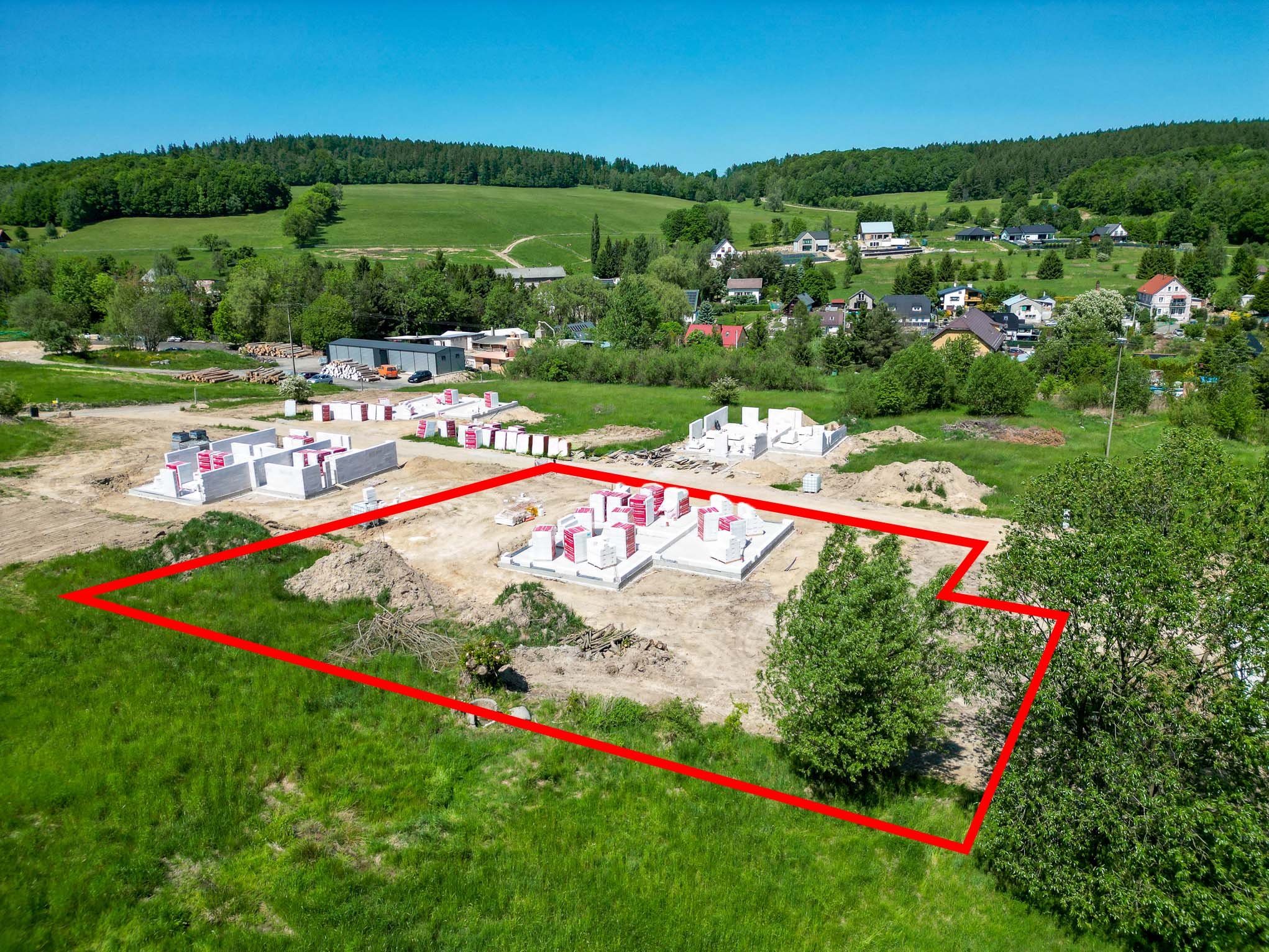 Działka 1009 m² z rozpoczętą budową – Wojcieszyce