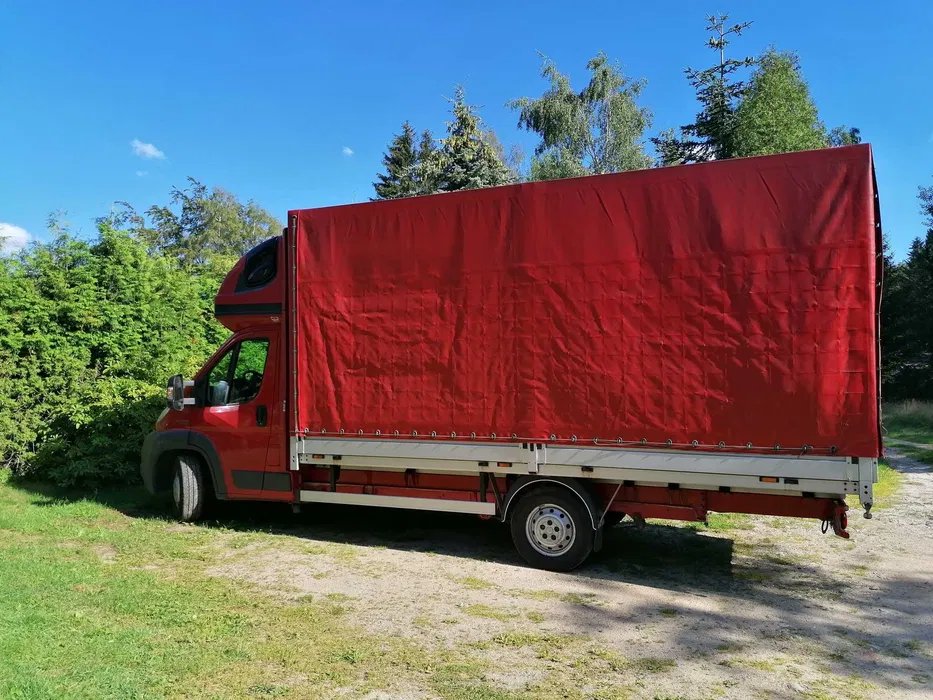 Przeprowadzki kompleksowe z ekipą do załadunku. 25 lat doświadczenia
